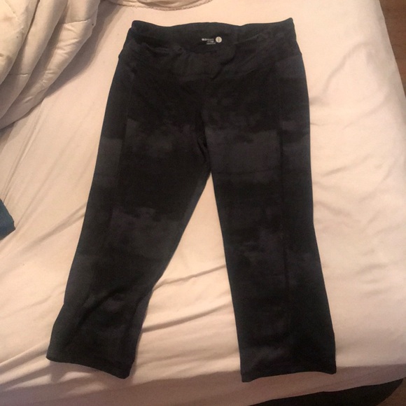 Old Navy Capri Leggings - Picture 2 of 4